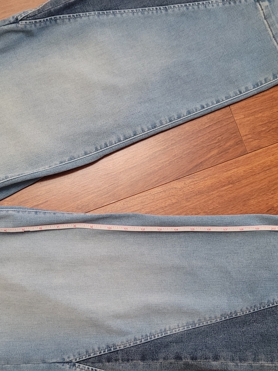 Wide-Leg Crop Jeans in Light Blue - Picture 6 of 7